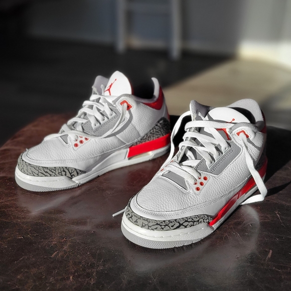 AIR JORDAN 3 RETRO (GS) - FIRE RED: 6.5 Y - Picture 8 of 11